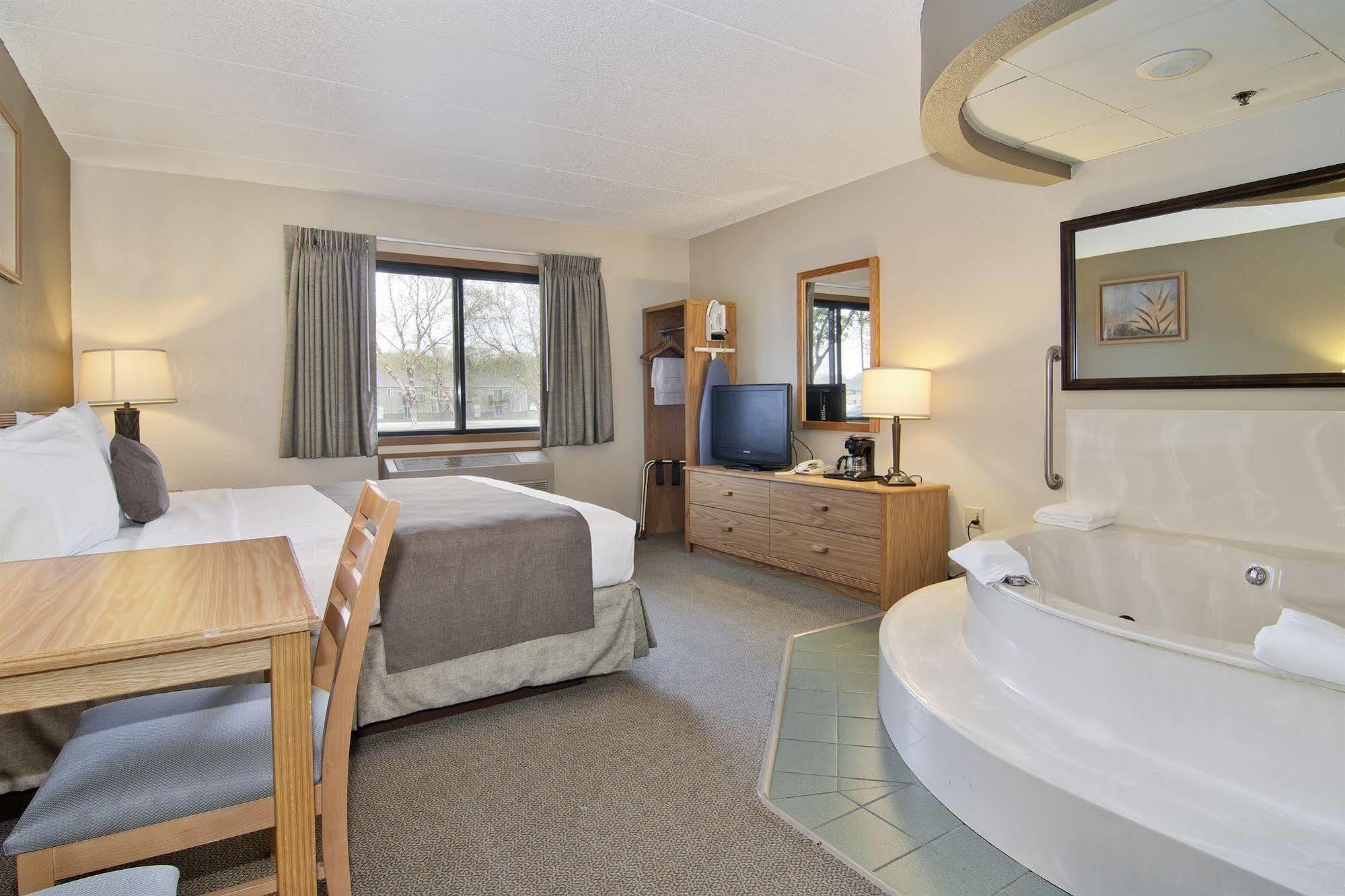 Boarders Inn & Suites By Cobblestone Hotels - Faribault Ngoại thất bức ảnh